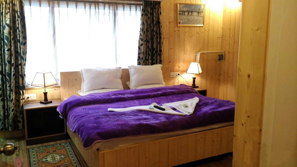 Ikraam Inn Bed & Breakfast Srīnagar 외부 사진