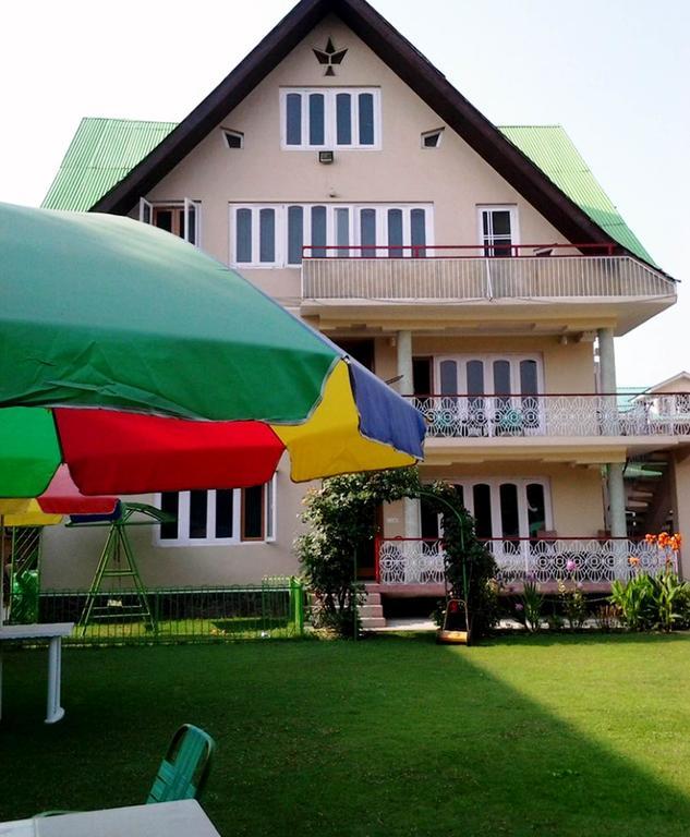 Ikraam Inn Bed & Breakfast Srīnagar 외부 사진