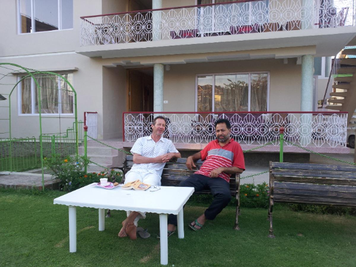 Ikraam Inn Bed & Breakfast Srīnagar 외부 사진